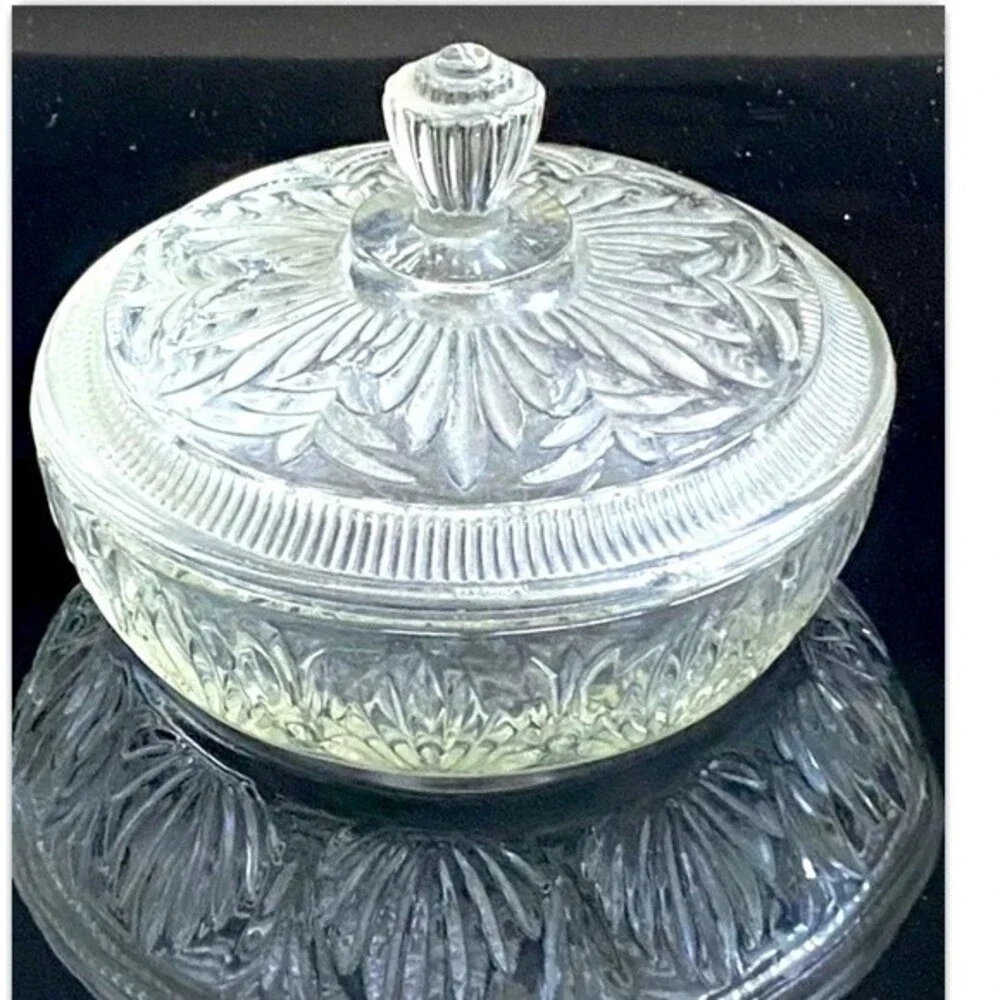 VINTAGE AVON BEAUTY DUST CRYSTALIQUE CONTAINER 1975 empty